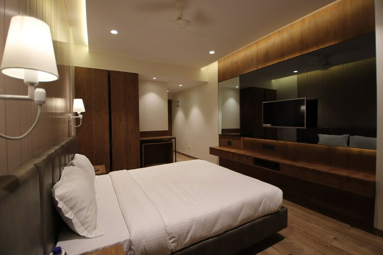Fabhotel Pinnacle Grand