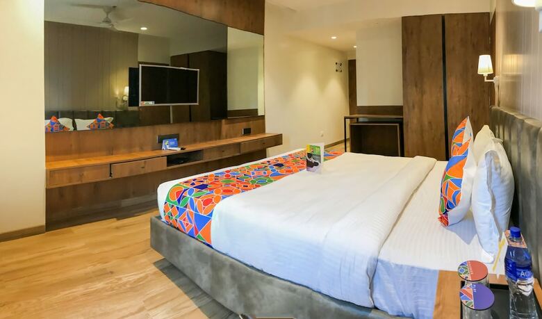 Fabhotel Pinnacle Grand