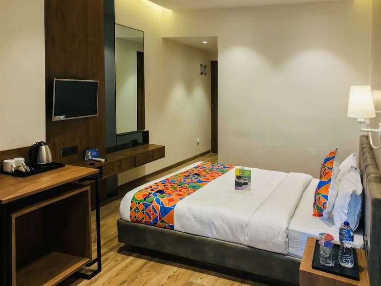 Fabhotel Pinnacle Grand