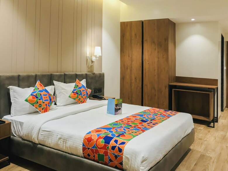 Fabhotel Pinnacle Grand