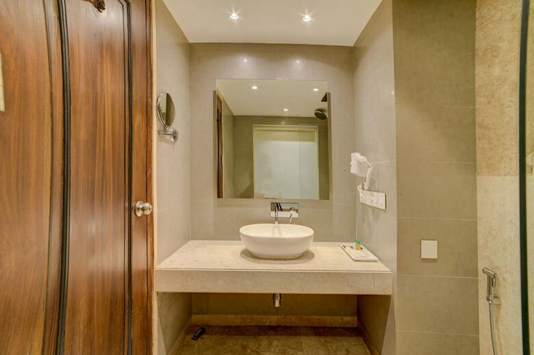 Fabhotel Pinnacle Grand