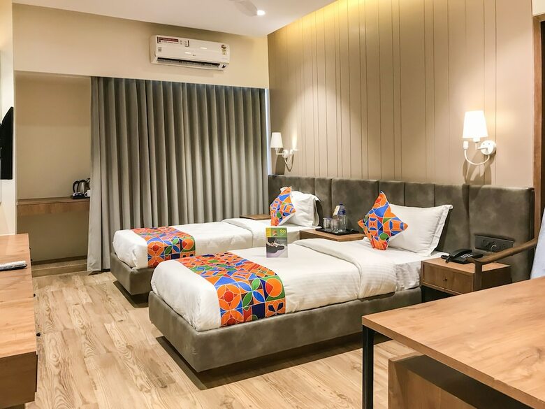 Fabhotel Pinnacle Grand