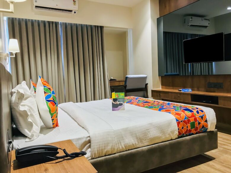 Fabhotel Pinnacle Grand