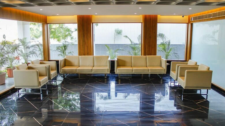 Fabhotel Pinnacle Grand