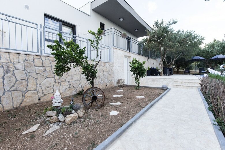 Villa Olive Gardens
