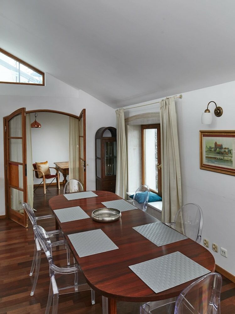 Rozana 2-floor Apartment