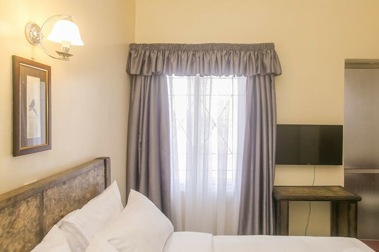 Lux Airport Inn
