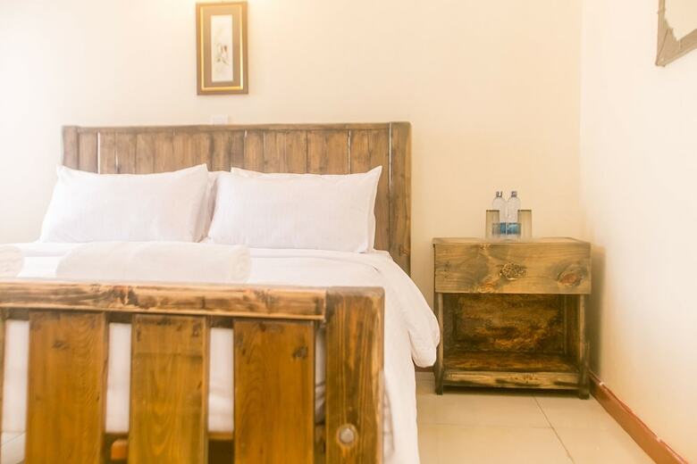 Lux Airport Inn