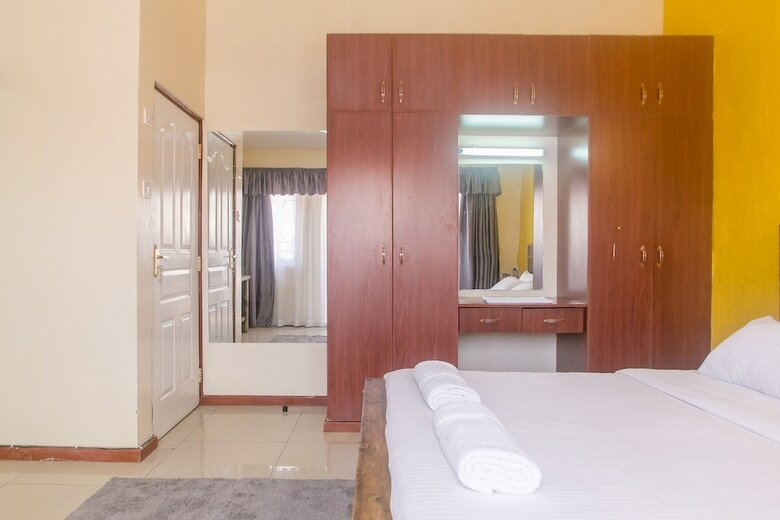 Lux Airport Inn