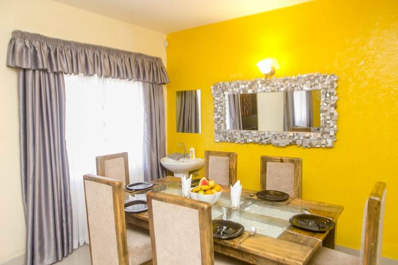 Lux Airport Inn