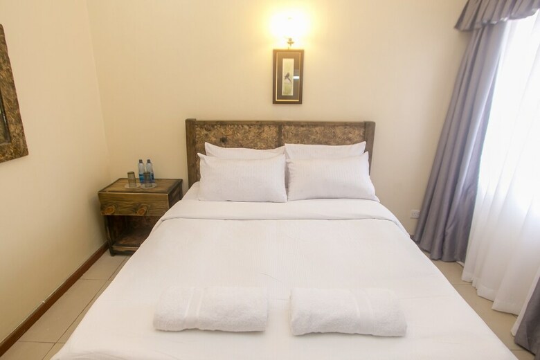 Lux Airport Inn
