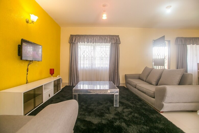 Lux Airport Inn