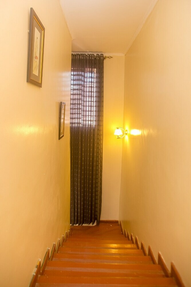 Lux Airport Inn