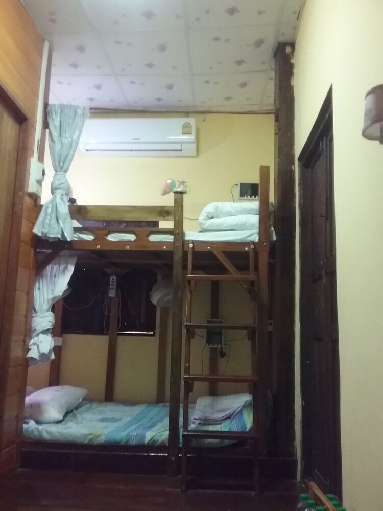 Hostal Arunrat Guesthouse