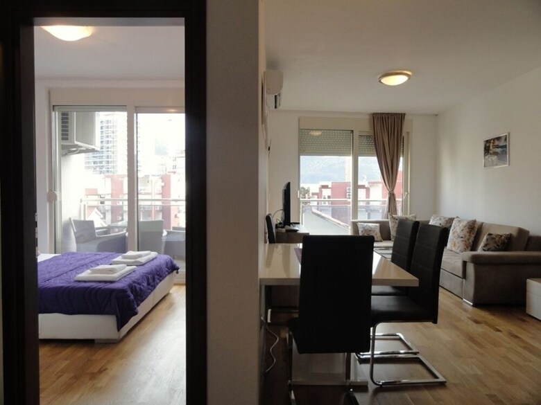 Center Apartment C 25