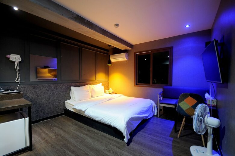 Vitamin Hotel