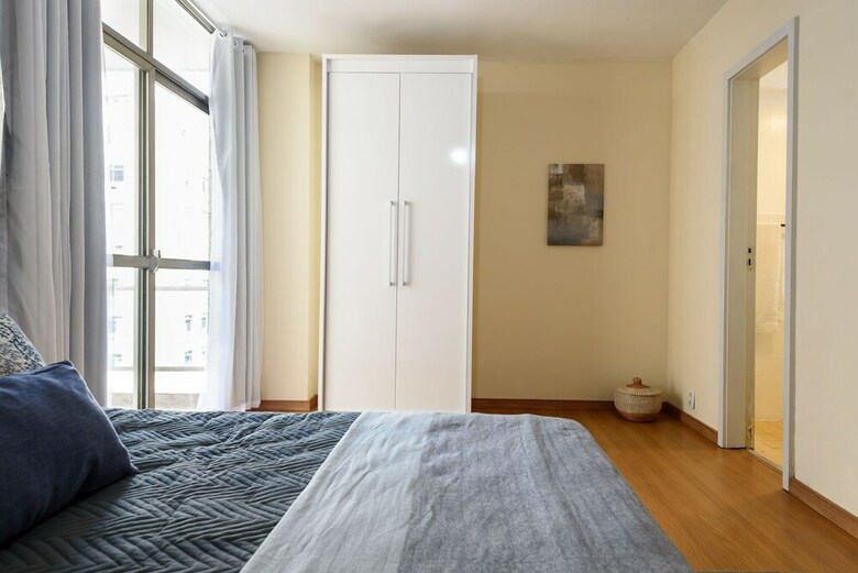 Apartment Near The Subway With 2 Balconies