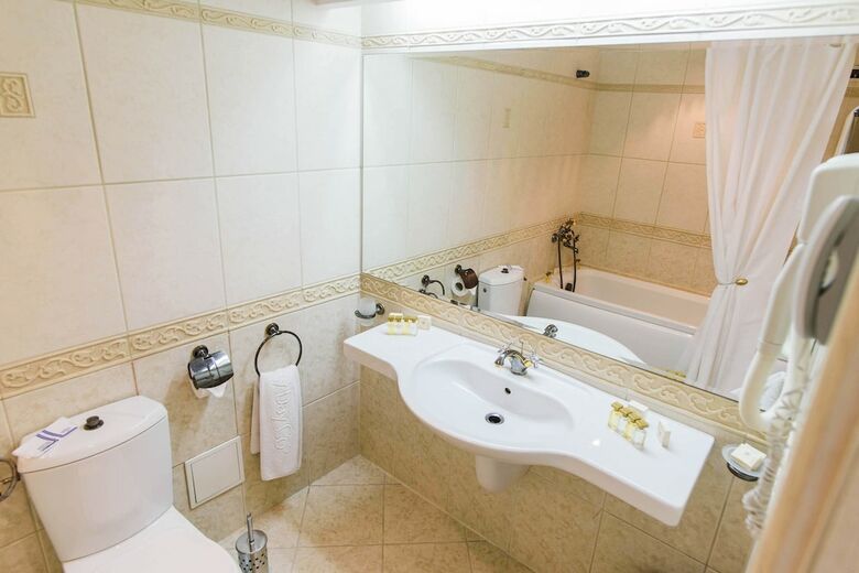 Palace Hotel-all Inclusive In Sunny Day Resort
