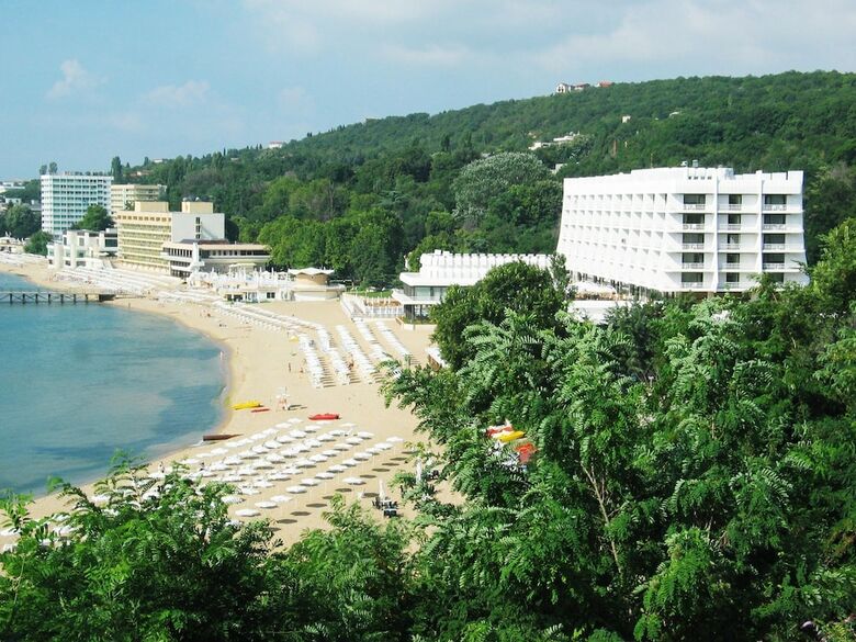 Palace Hotel-all Inclusive In Sunny Day Resort