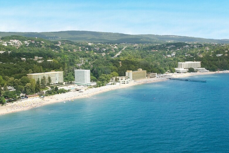 Palace Hotel-all Inclusive In Sunny Day Resort