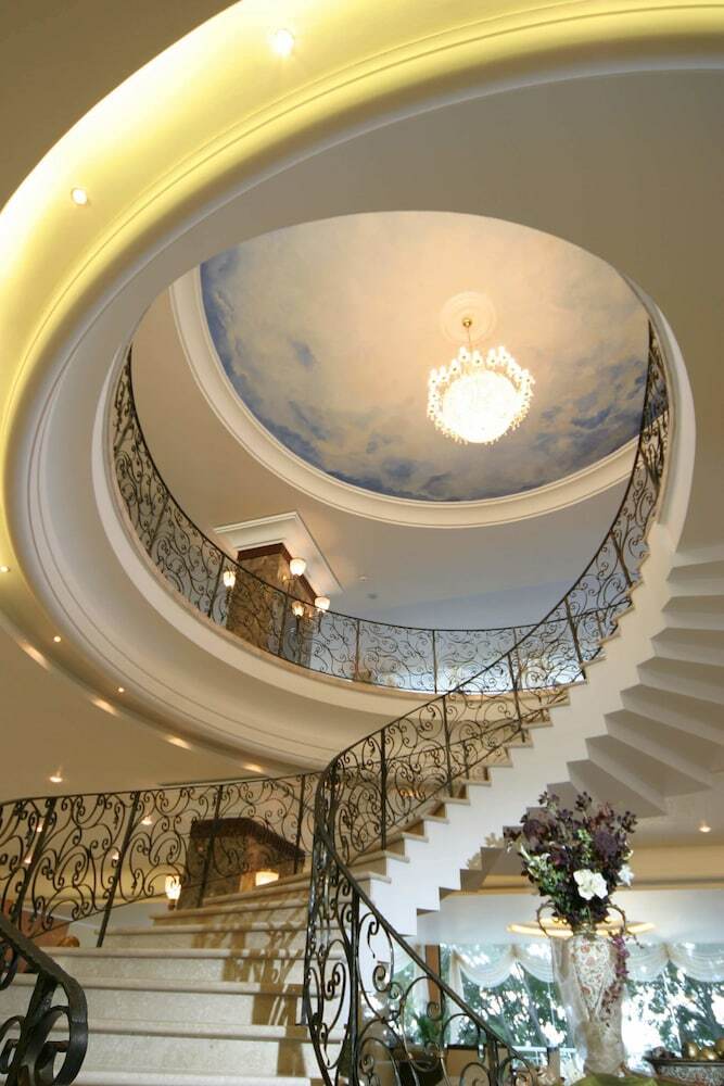 Palace Hotel-all Inclusive In Sunny Day Resort