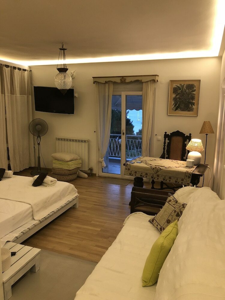 Luxury Apartment Sea View Garden Parking