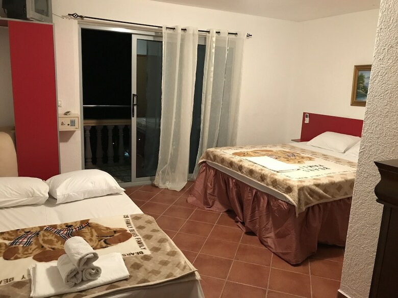 Hotel Apartments & Rooms Castello