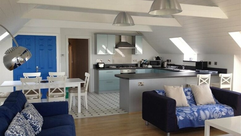 The Loft, Trefloyne Manor