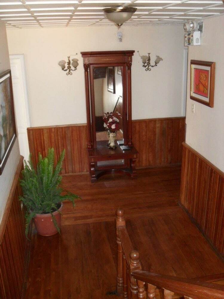 Hotel Hostal Volunteer House