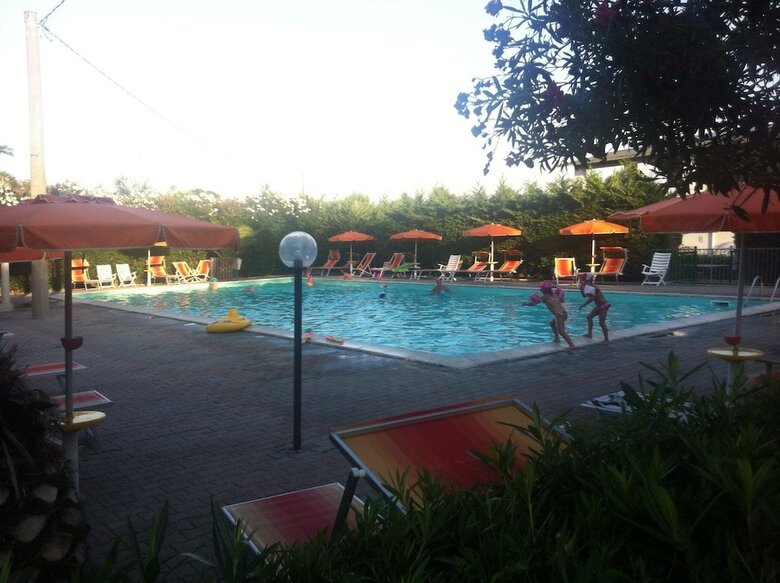 Viola Club Village
