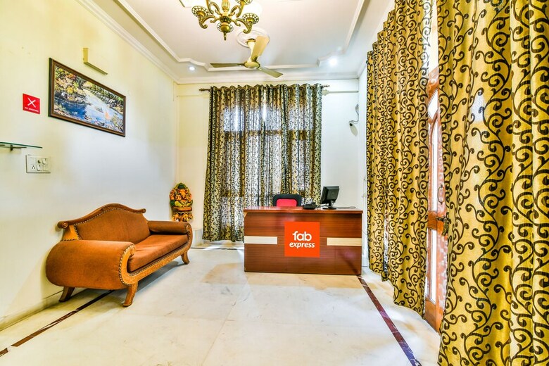 Hotel Fabexpress Silver Inn