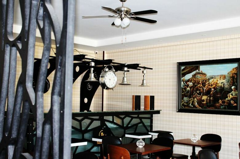 Hotel Maidos Suites