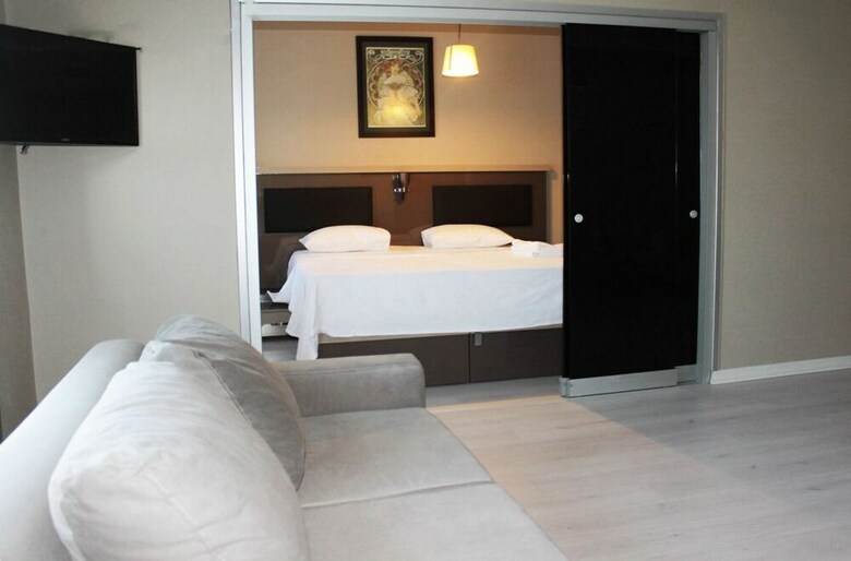 Hotel Maidos Suites
