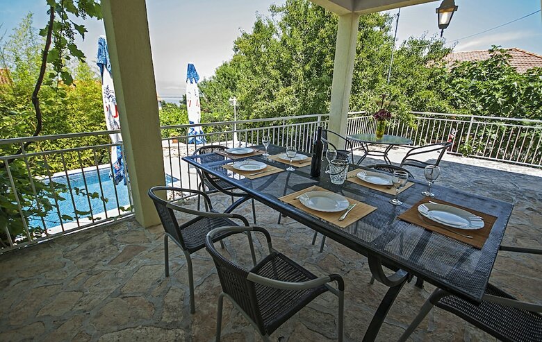 Villa Family House Sutivan