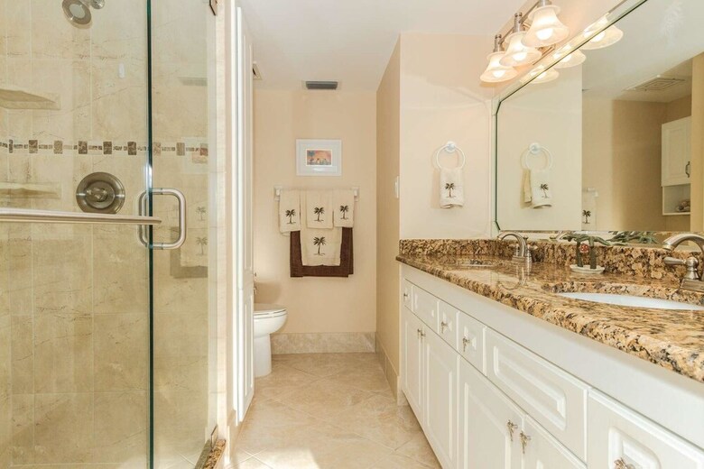 Hibiscus Pointe 124
