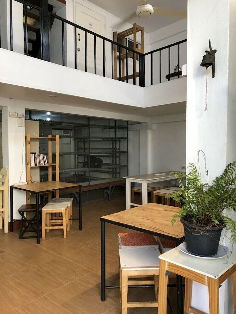 Hostal Ploy Hostel