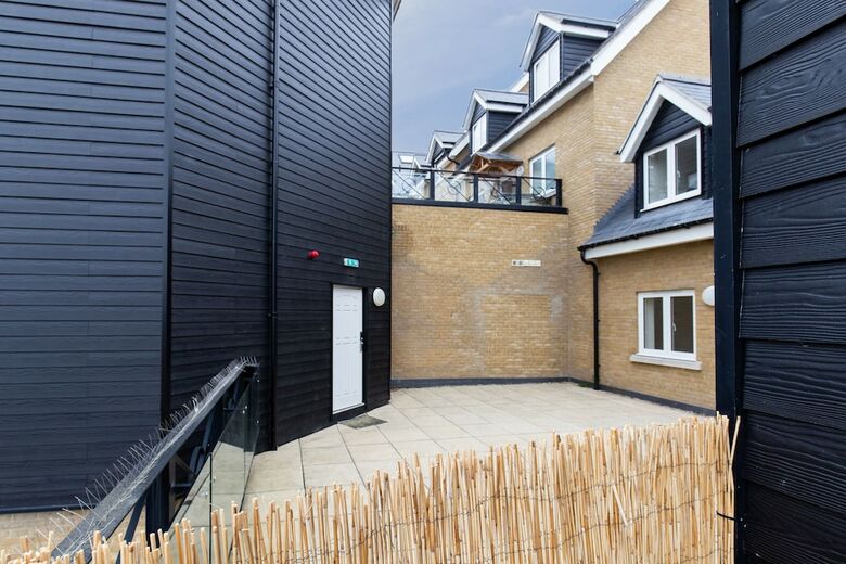 Velvet 2-bedroom Apartment Brewery Road