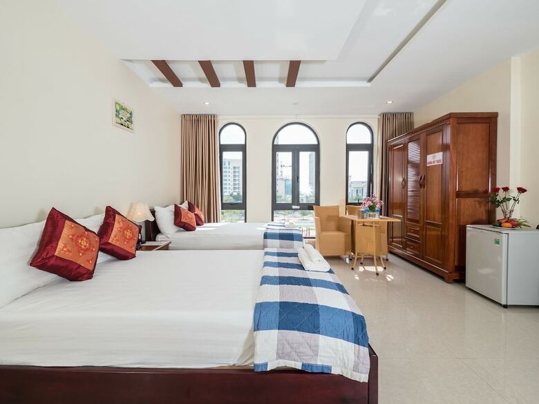 Johnny Hotel