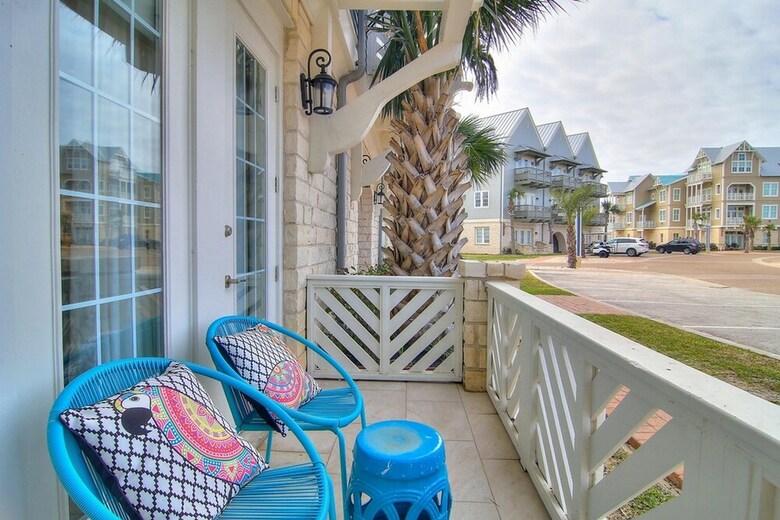 Cinnamon Shore- Blue Lagoon Tc 10102
