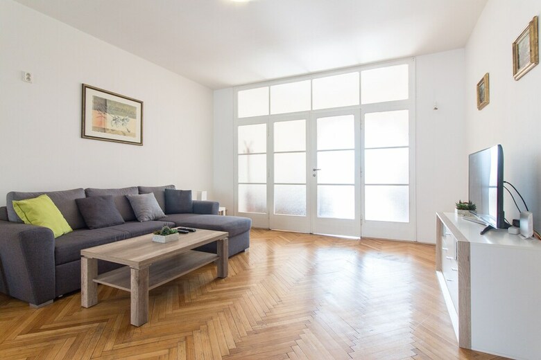 Large Apartment 1min Walk To Metro Andel By Easybnb