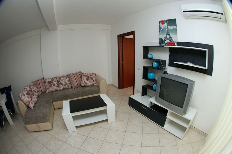 Lidis Apartments