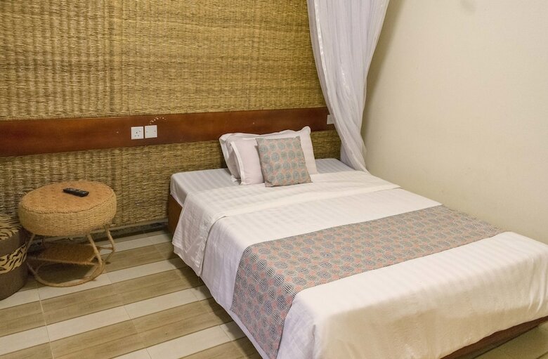 Tooro Fairway Hotel