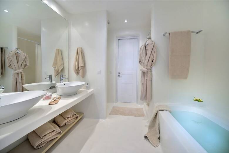 Luxurious 7 Bedroom Villa In Fokos Beach