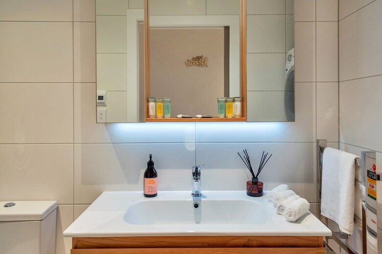 Spacious Mt Eden Apartment