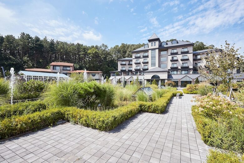 Eden Paradise Hotel
