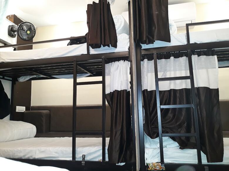 Hostal Deck 3 Airport Dormitory