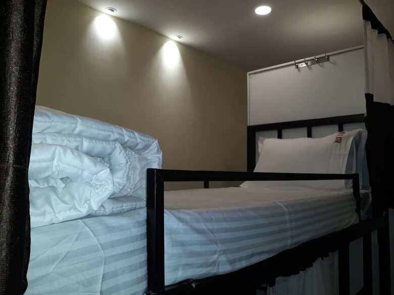 Hostal Deck 3 Airport Dormitory