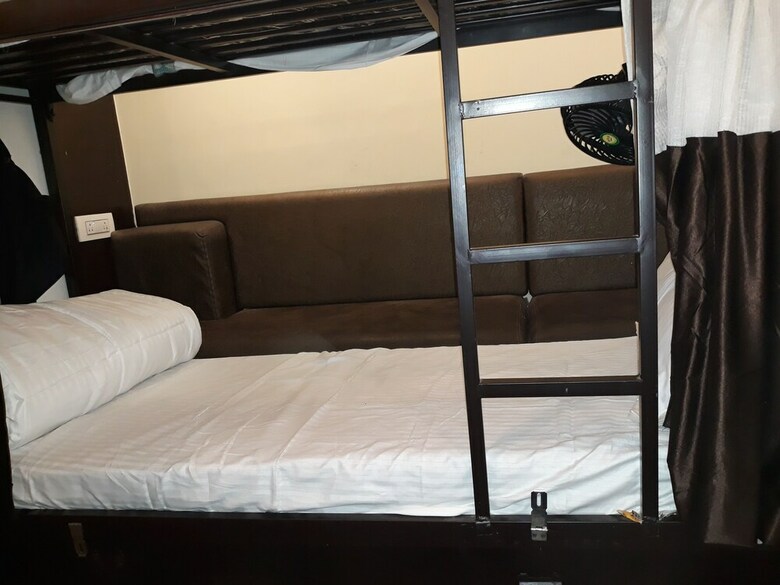 Hostal Deck 3 Airport Dormitory
