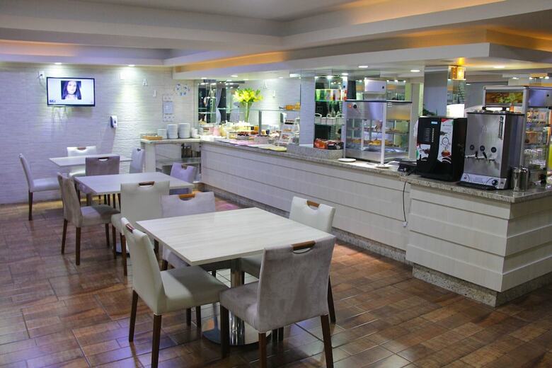 Aj Hotel