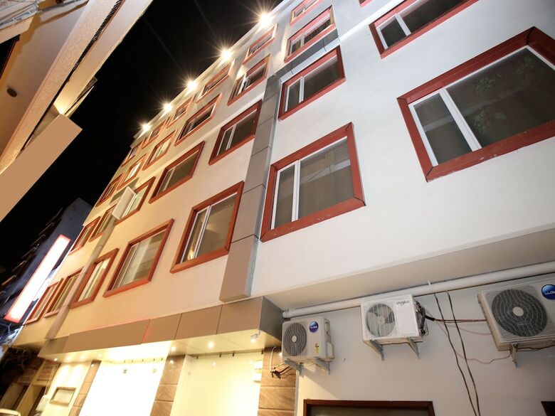 Oyo 15208 Hotel Unique
